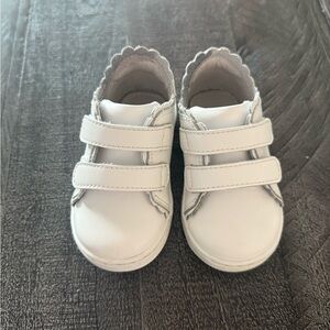 L'Amour Caroline Scalloped Toddler Sneakers
